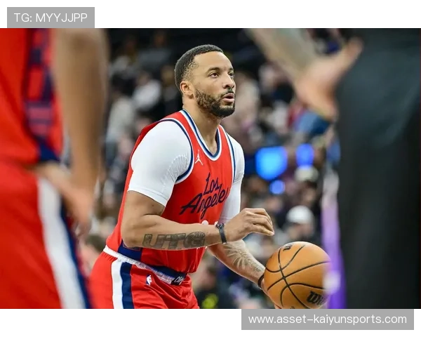 洛杉矶湖人对阵洛杉矶快船:马库斯·斯玛特弧顶挡拆直塞,一镜到底看清意图 洛杉矶湖人对阵洛杉矶快船:马库斯·斯玛特弧顶挡拆直塞,一镜到底看清意图